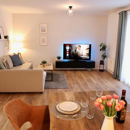 Geraeumiges 2R City-Apartment Uninaehe Mit Tv Streaming, Terrasse Magdeburg Kültér fotó