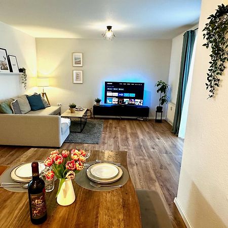 Geraeumiges 2R City-Apartment Uninaehe Mit Tv Streaming, Terrasse Magdeburg Kültér fotó