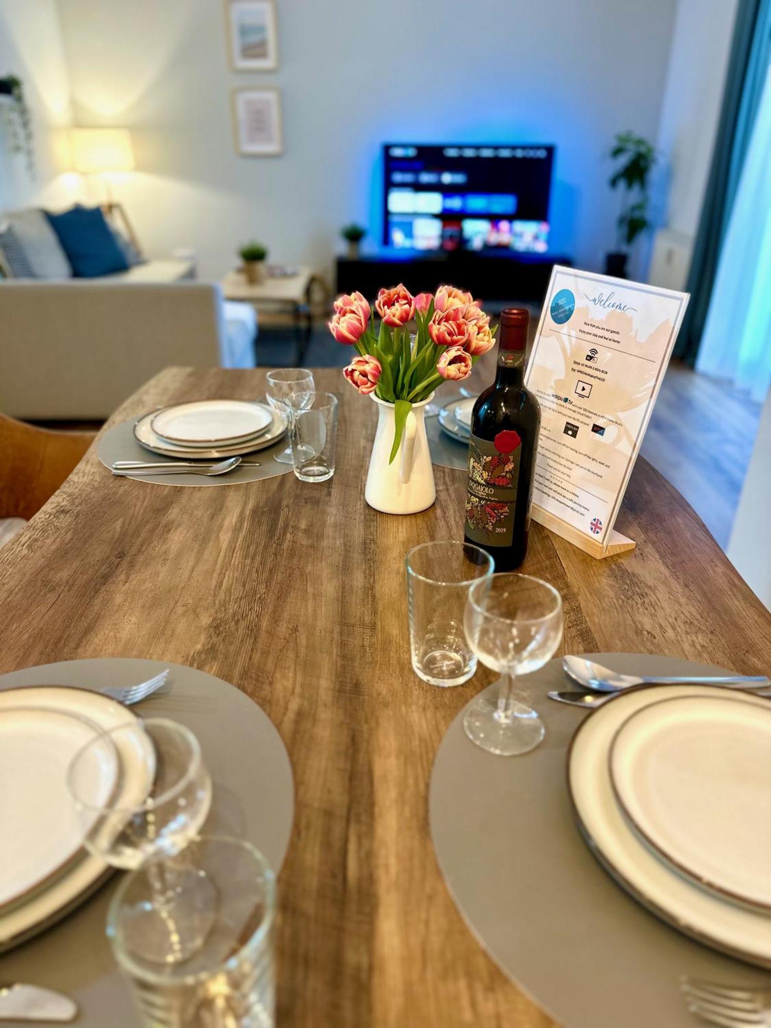 Geraeumiges 2R City-Apartment Uninaehe Mit Tv Streaming, Terrasse Magdeburg Kültér fotó